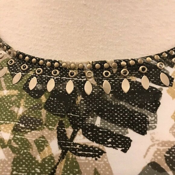 Ruby Rd. Studded Top. XL. Bust 45".Leaf Aloha Design.Tie at Hem. Short Sleeve B7 - Picture 2 of 7